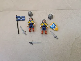 Guerreros Playmobil con Escudo, Espadas y Bandera.