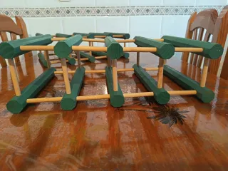 Botellero de madera verde