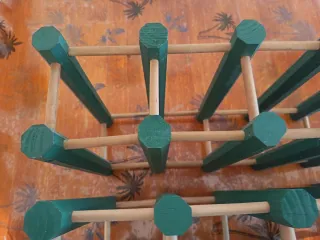 Botellero de madera verde