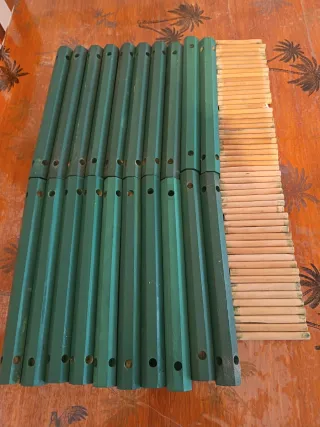 Botellero de madera verde