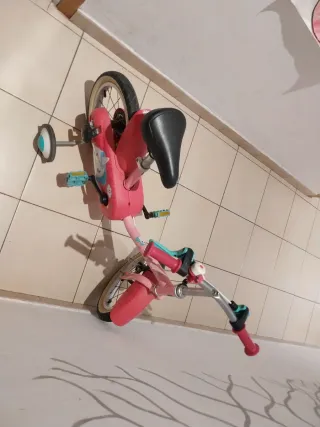 Bici niña rosa con ruodines