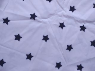Blusa blanca con estrellas negras