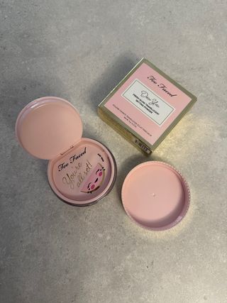 Too Faced Dew You Polvo Fijador Translucido