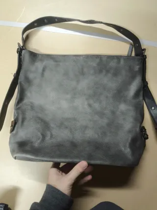 Bolso Xti gris con tachuelas