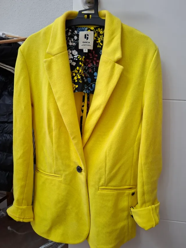 Americana Garcia amarilla Talla M