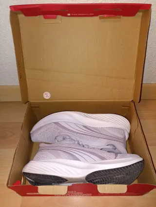 Zapatillas Puma Mujer Morado/Blanco