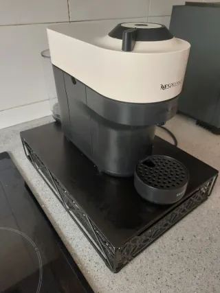 Cafetera Nespresso Krups Vertuo + guardacápsulas