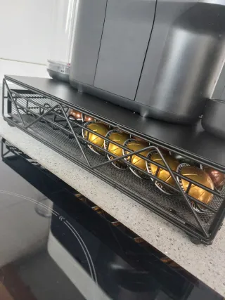 Cafetera Nespresso Krups Vertuo + guardacápsulas