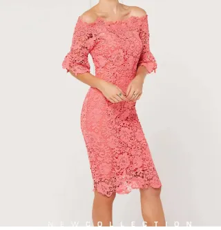 Vestido de fiesta rosa encaje