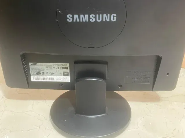 Monitor Samsung SyncMaster 943 con altavoz