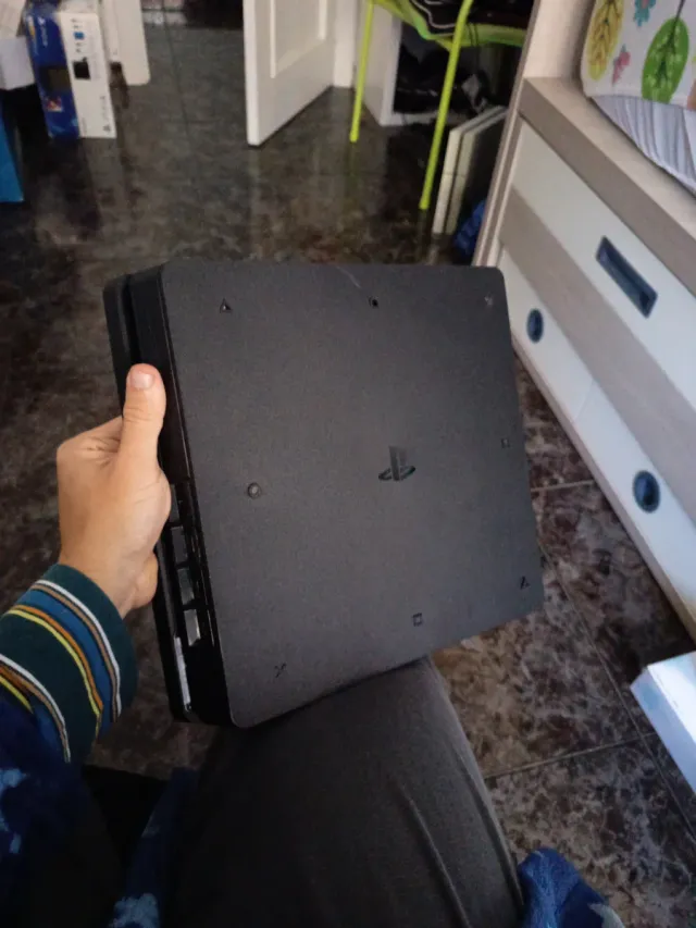 PS4 SLIM 1TB