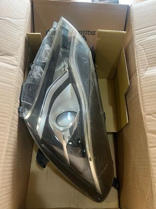 Faros Originales Toyota Yaris (2)