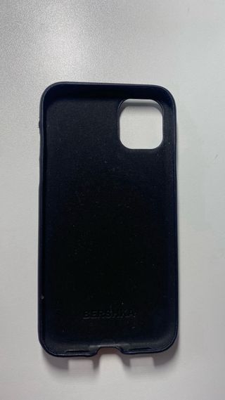 Funda iPhone 11 Negra con Tachuelas