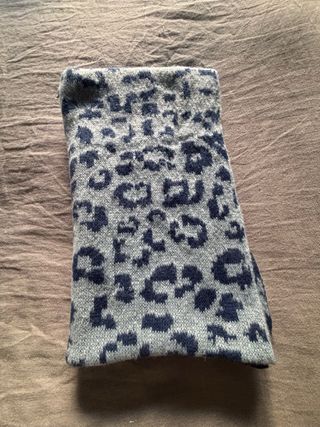 Bufanda animal print azul y gris