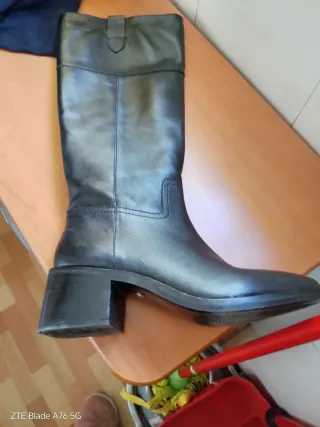 Botas altas de piel negras