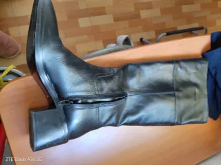 Botas altas de piel negras