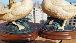 Due antiche statue. Fabbricate a metà del secolo scorso.