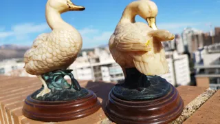 Due antiche statue. Fabbricate a metà del secolo scorso.