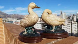 Due antiche statue. Fabbricate a metà del secolo scorso.