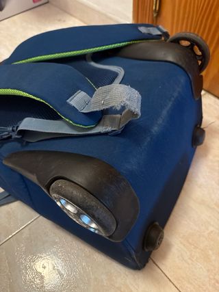 Mochila Spirit con ruedas,defecto tira te gastada