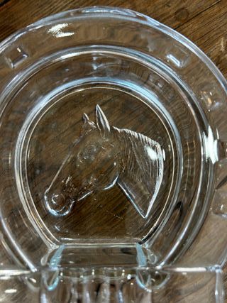 Ceniceros de cristal con forma de herradura