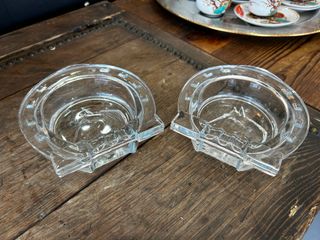 Ceniceros de cristal con forma de herradura