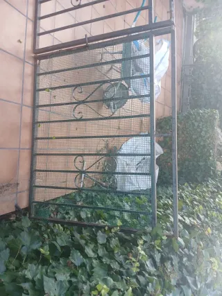 Puerta de hierro forjado