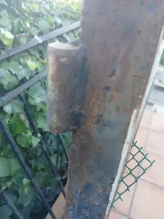 Puerta de hierro forjado