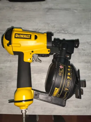 Clavadora Neumática DeWalt D51321