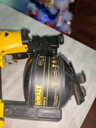 Clavadora Neumática DeWalt D51321