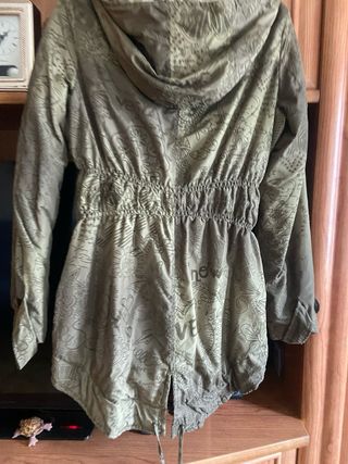 Parca Desigual Verde Talla M