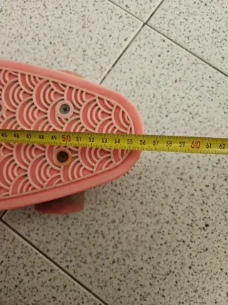 Monopatín rosa para niña, 56 cm de largo.