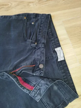 Pantalón vaquero negro