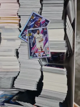 Caja de cromos de fútbol coleccionables