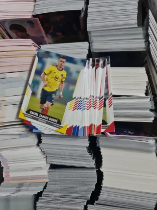 Caja de cromos de fútbol coleccionables