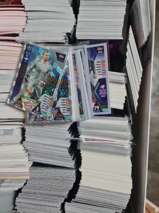 Caja de cromos de fútbol coleccionables