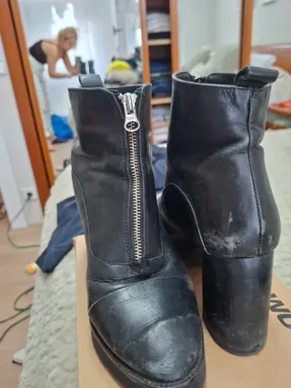 Botas de cuero negras con cremallera