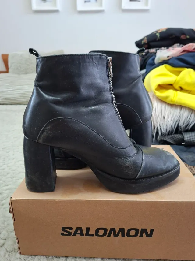 Botas de cuero negras con cremallera