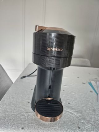 Cafetera Nespresso Vertuo Marrón