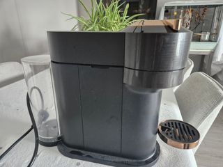 Cafetera Nespresso Vertuo Marrón