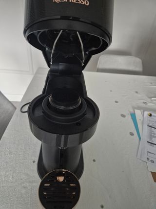 Cafetera Nespresso Vertuo Marrón