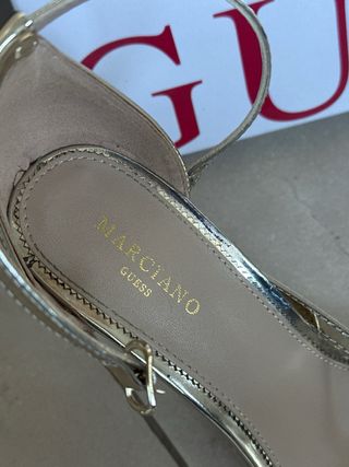 Tacones Guess Dorados Talla 39 Marciano
