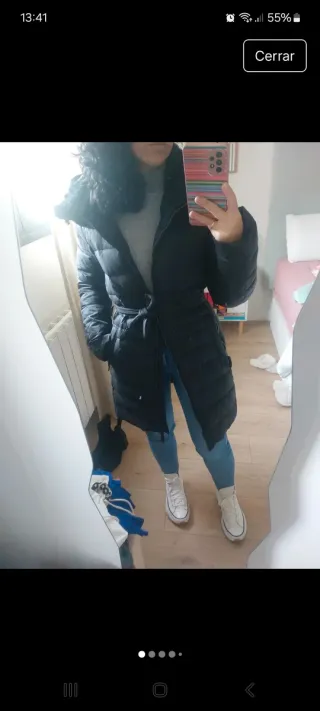 Plumífero negro con cinturón