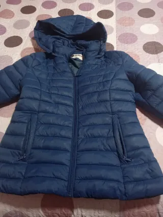 Cazadora acolchada azul