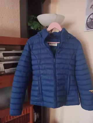 Cazadora acolchada azul