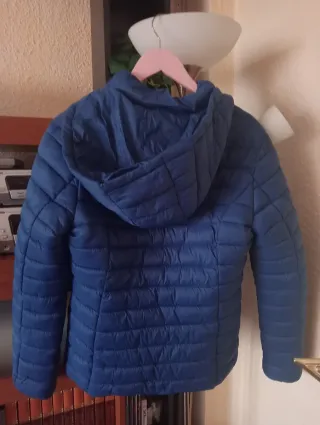 Cazadora acolchada azul