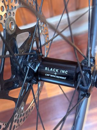 Ruedas Black Inc THIRTY