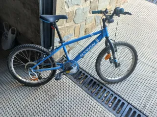 Bicicleta infantil B'TWIN azul