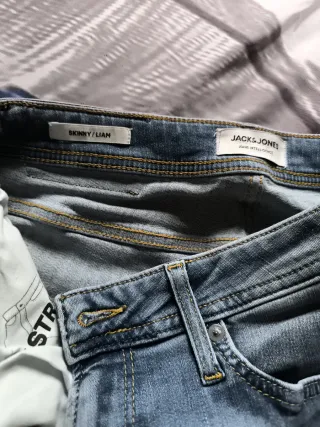 Pantalones vaqueros Jack Jones desgastados