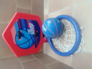 Canasta baloncesto infantil con balón